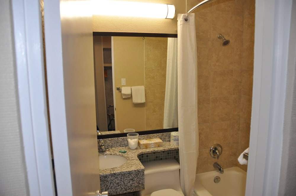 Suite, 2 Queen Beds - Photo 6