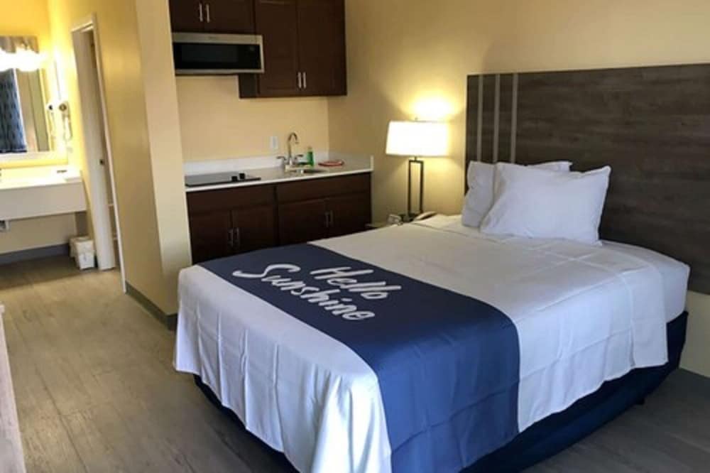 Room, 1 Queen Bed, Non Smoking photo 3