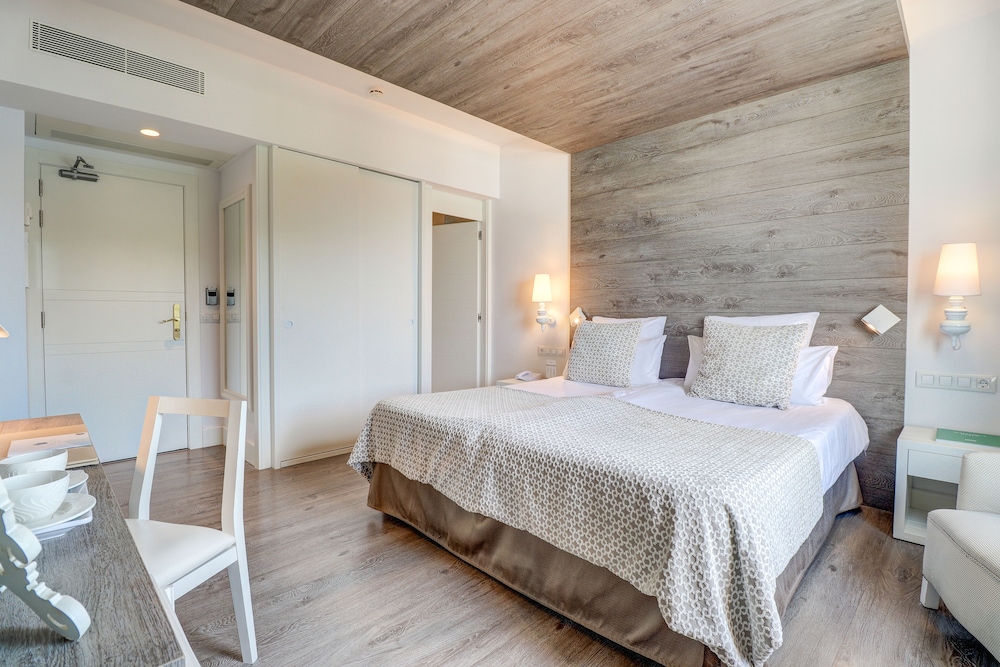 Double Room, Sea View - Photo 2