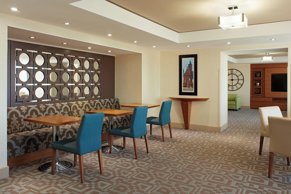 Club Room, 2 Queen Beds thumbnail 6