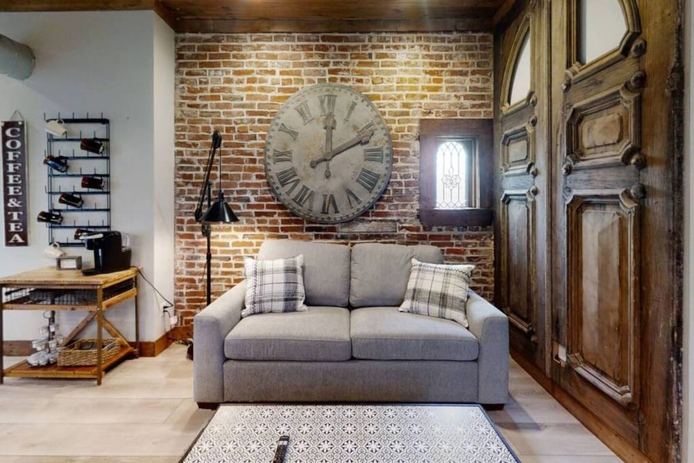 Exclusive Condo, 1 Queen Bed with Sofa bed photo 2