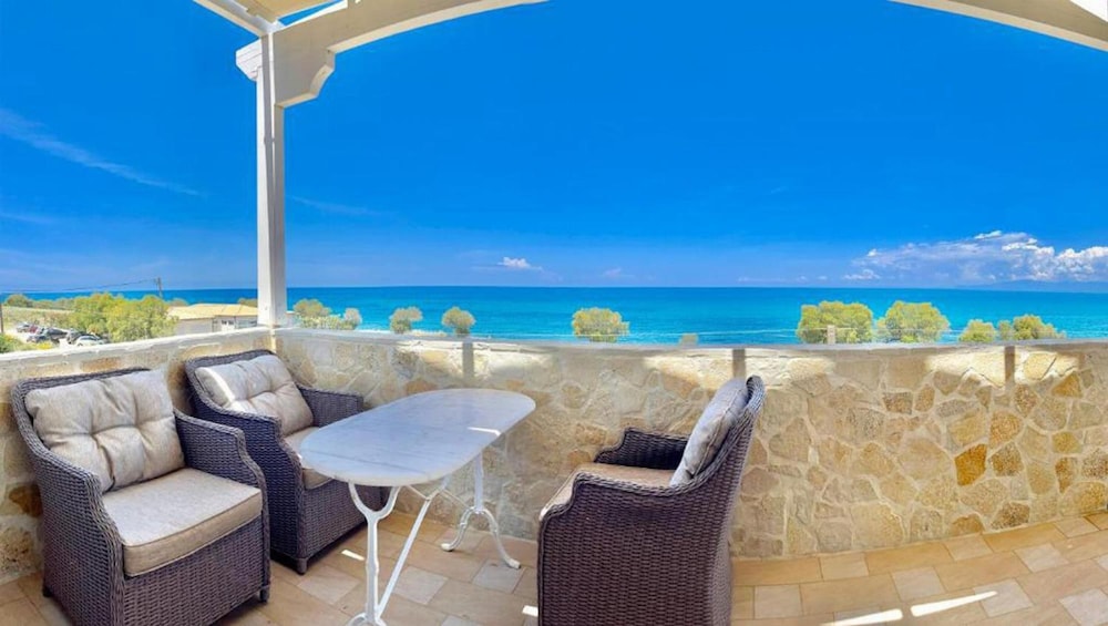 Villa photo 3