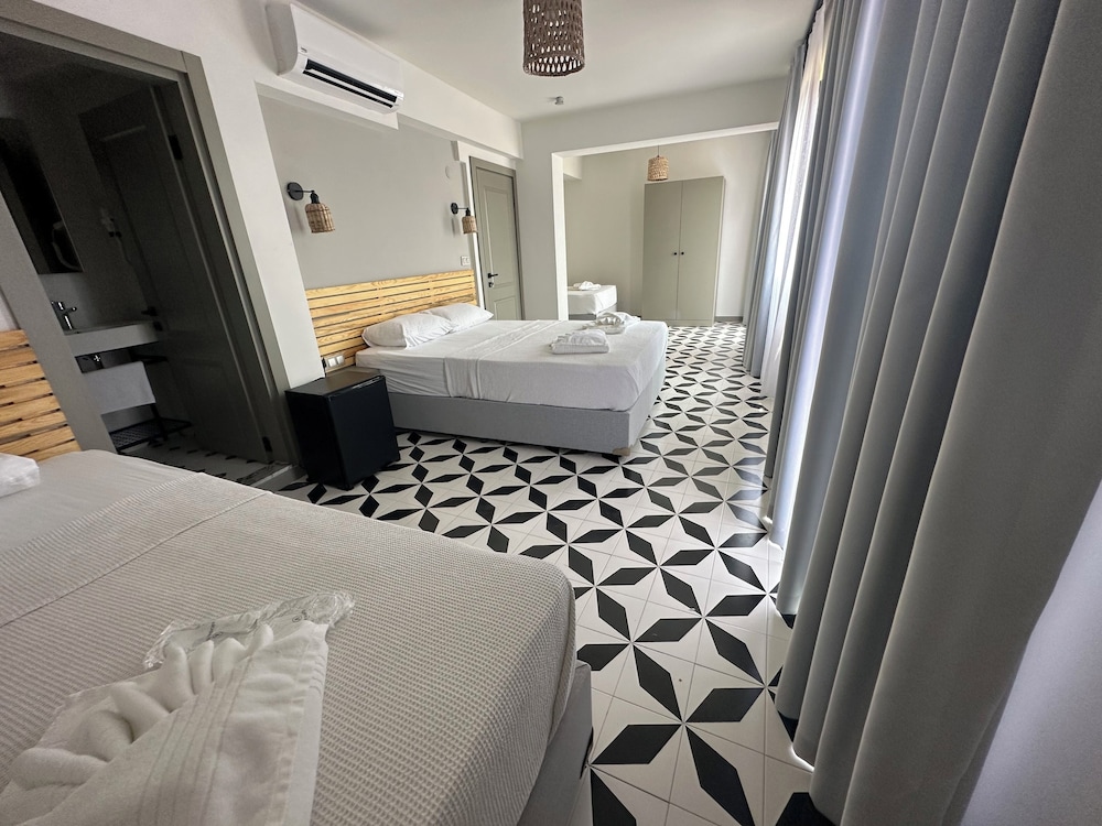 Family Quadruple Room, Balcony, Garden View photo 3