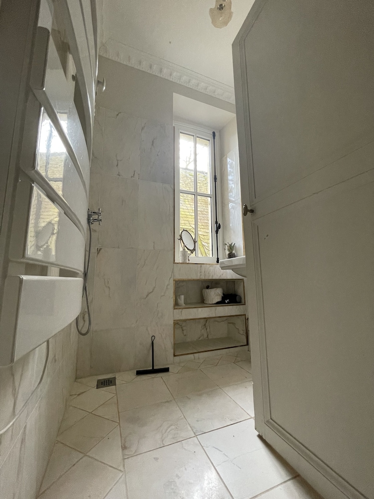 Honeymoon Double Room, 2 Bathrooms (Espace Prestige Imperatrice Eugenie) photo 3