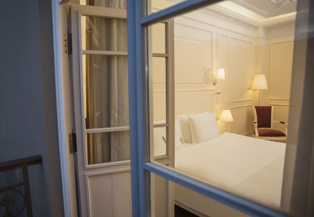 Superior Room, 1 Queen Bed, Private Bathroom, City View photo 2