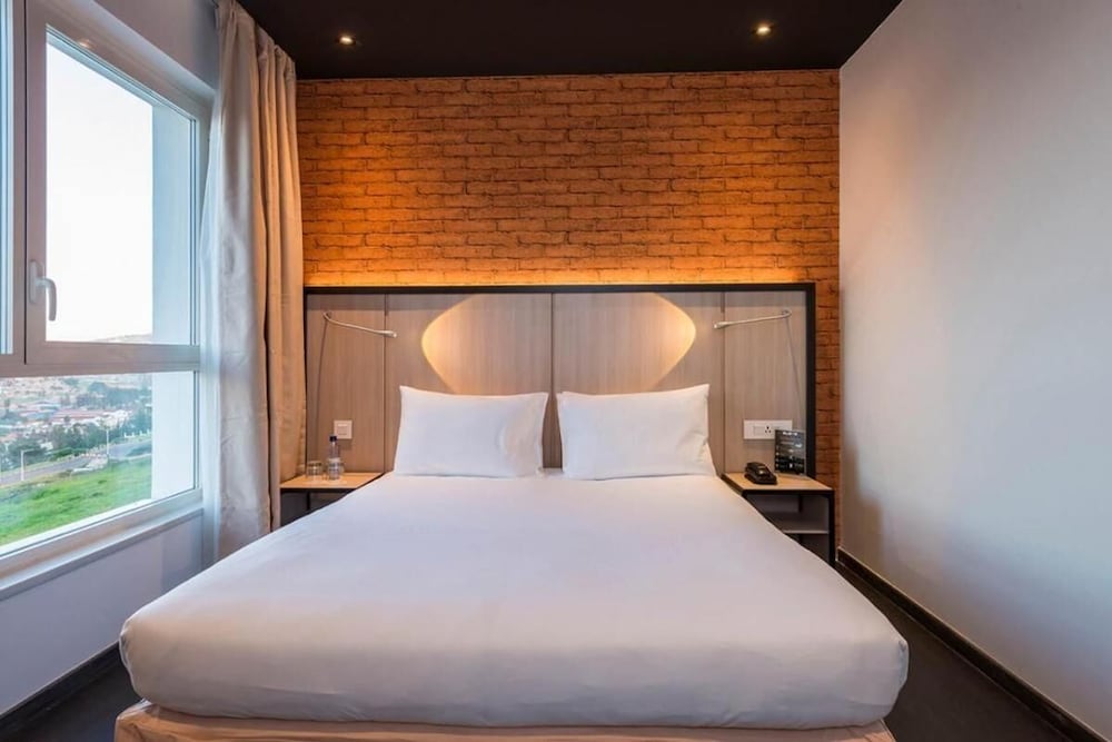 Suite, 1 King Bed photo 2