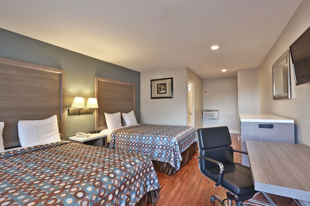 Room, 2 Queen Beds, Non Smoking photo 3