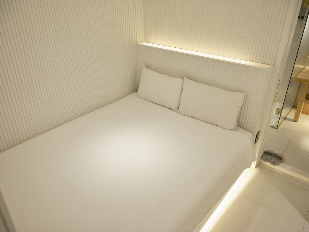 Main Double Timber Spa Room (Randomly selected) - Photo 6