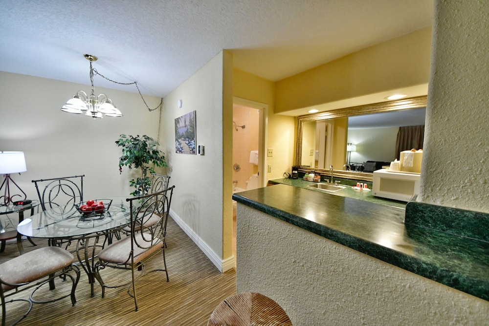 Suite, 1 Bedroom, Non Smoking (Ramada) photo 2