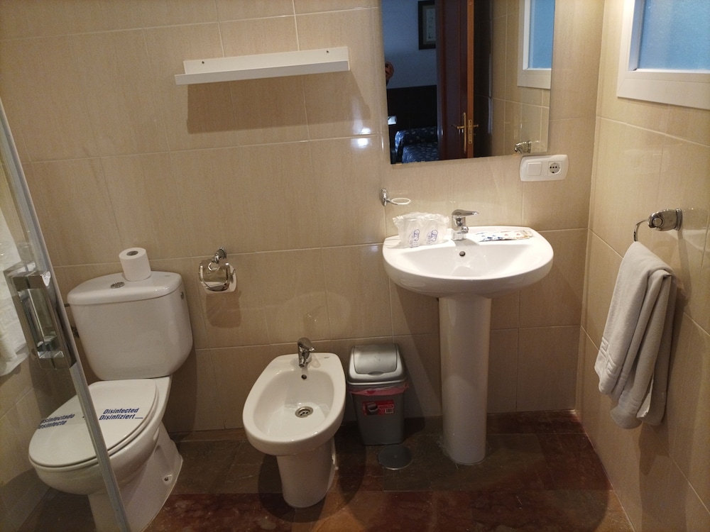 Standard Double or Twin Room, Courtyard View - Photo 11