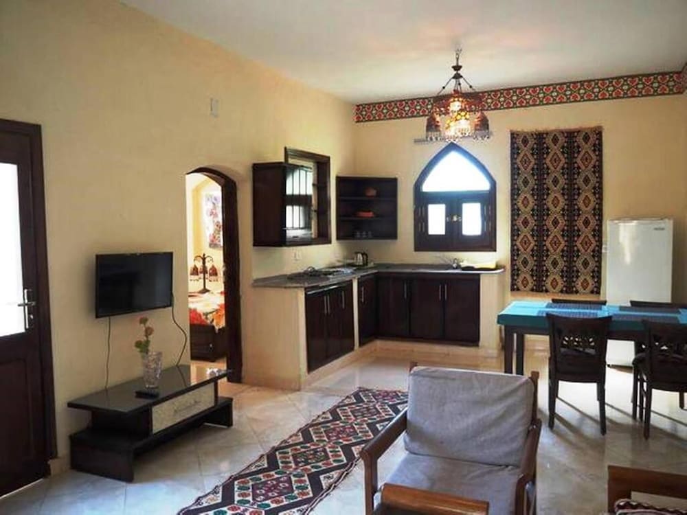 Apartment, 2 Bedrooms, Pool View