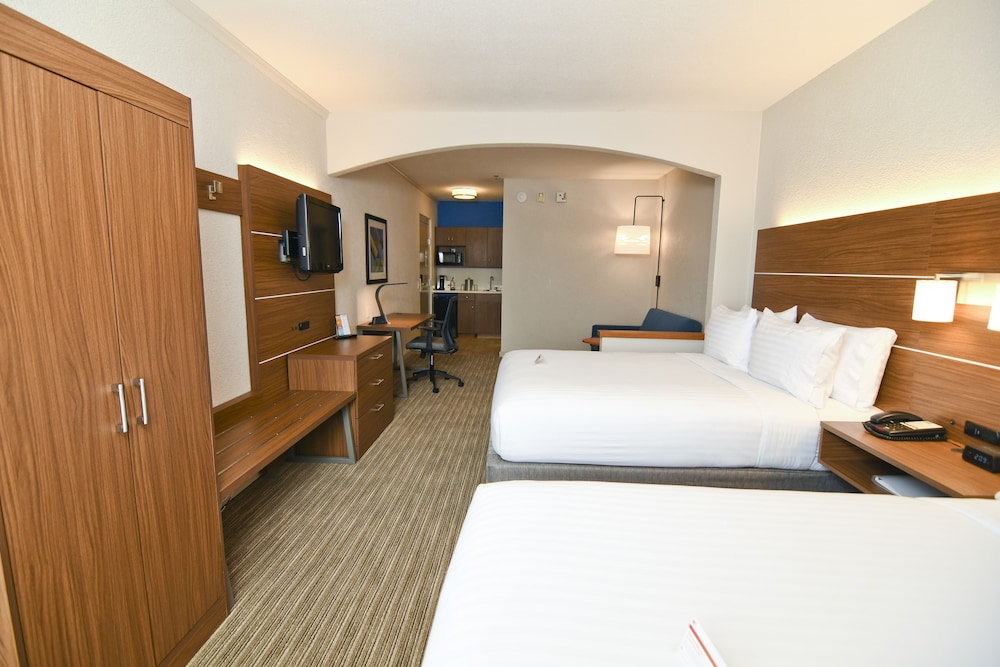 Suite, 2 Queen Beds, Accessible (Mobility)