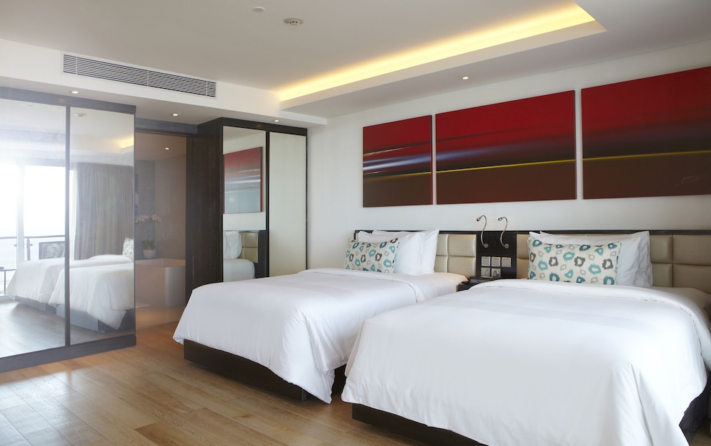 66 Penthouse, Ocean View