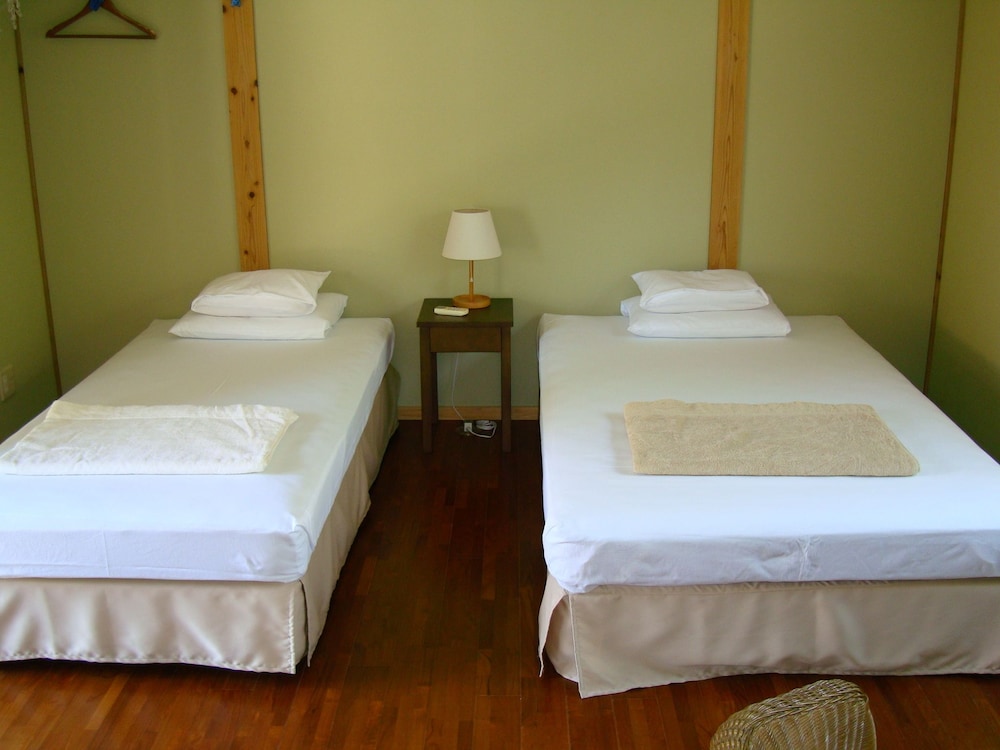 Twin Room (Hibiscus)