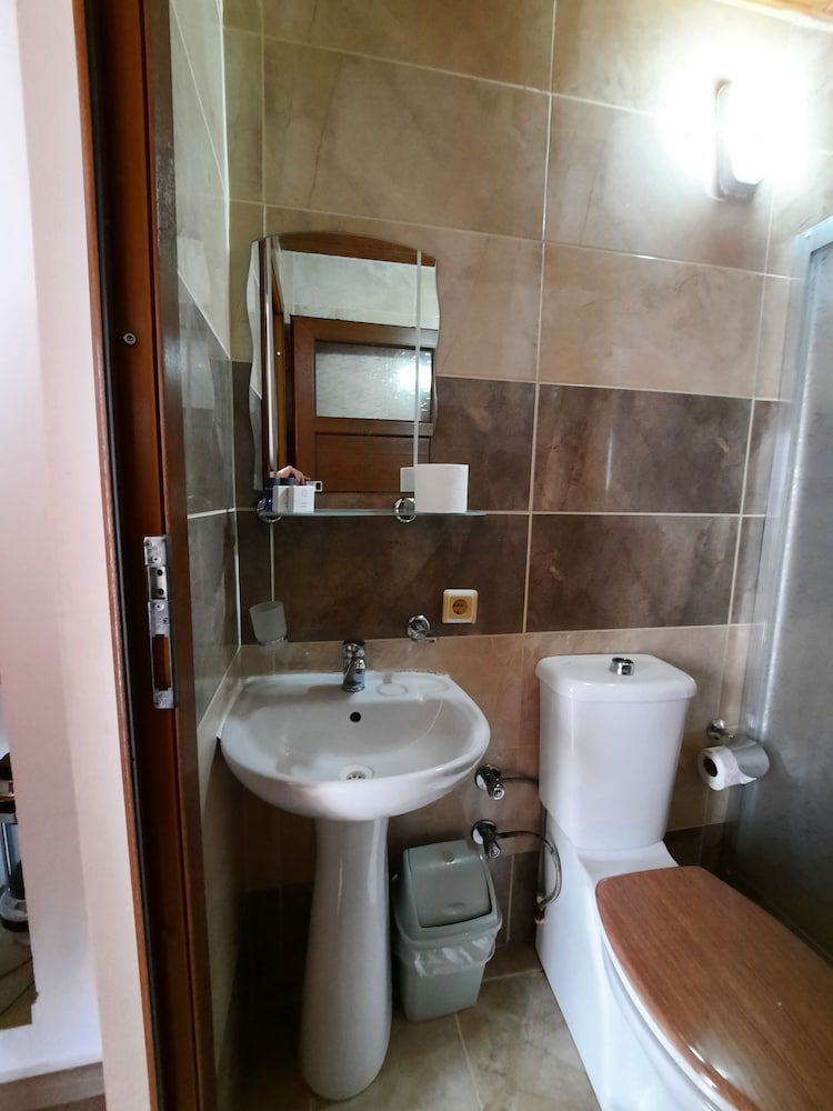 Family Twin Room, 1 Bedroom, Non Smoking, Garden View photo 3