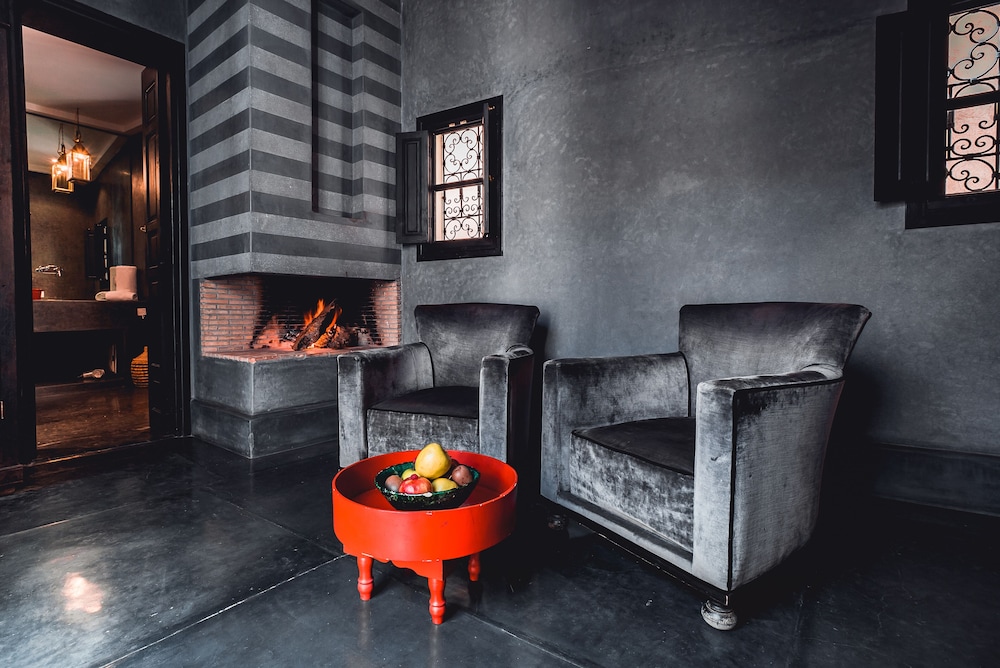 Luxury Suite - Photo 2
