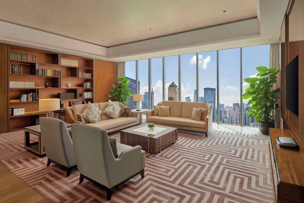 Presidential Suite, Club Lounge Access thumbnail 6