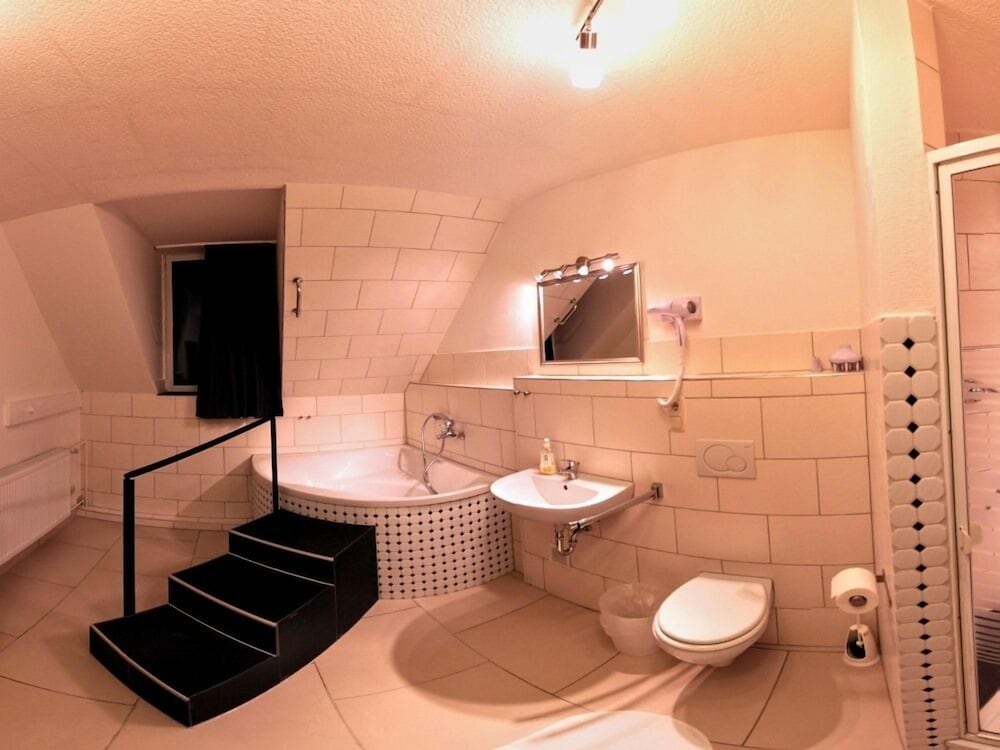 Comfort Double Room, Ensuite - Photo 5