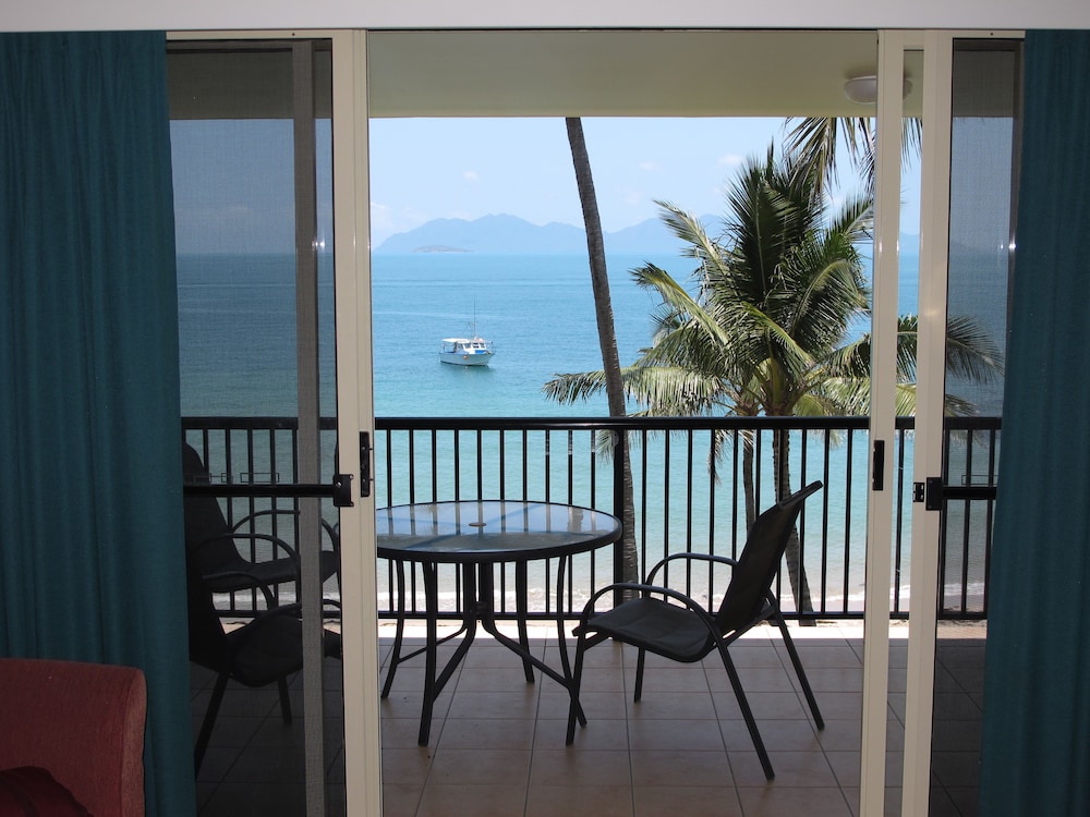 Premium Studio, 1 Queen Bed, Beach View photo 2
