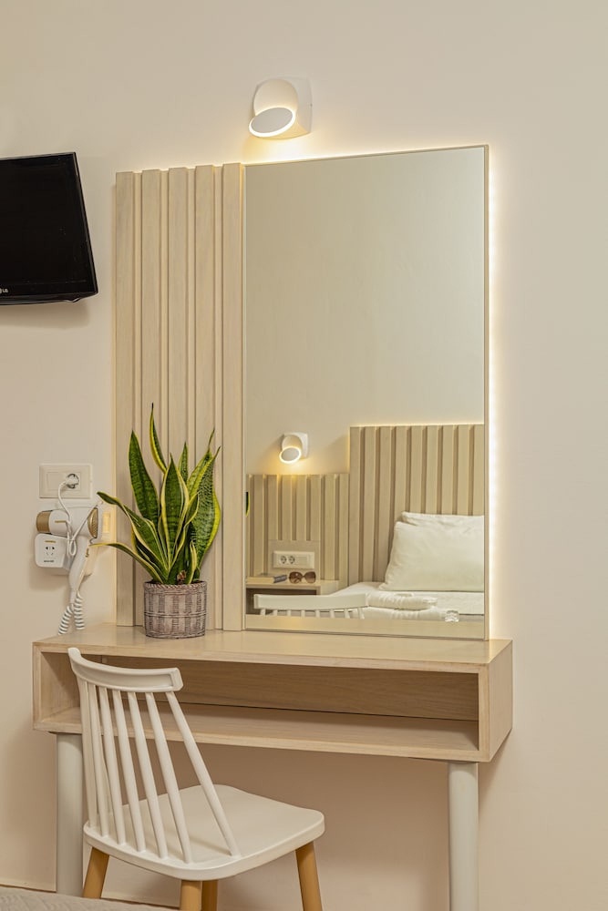 Superior Triple Room photo 3
