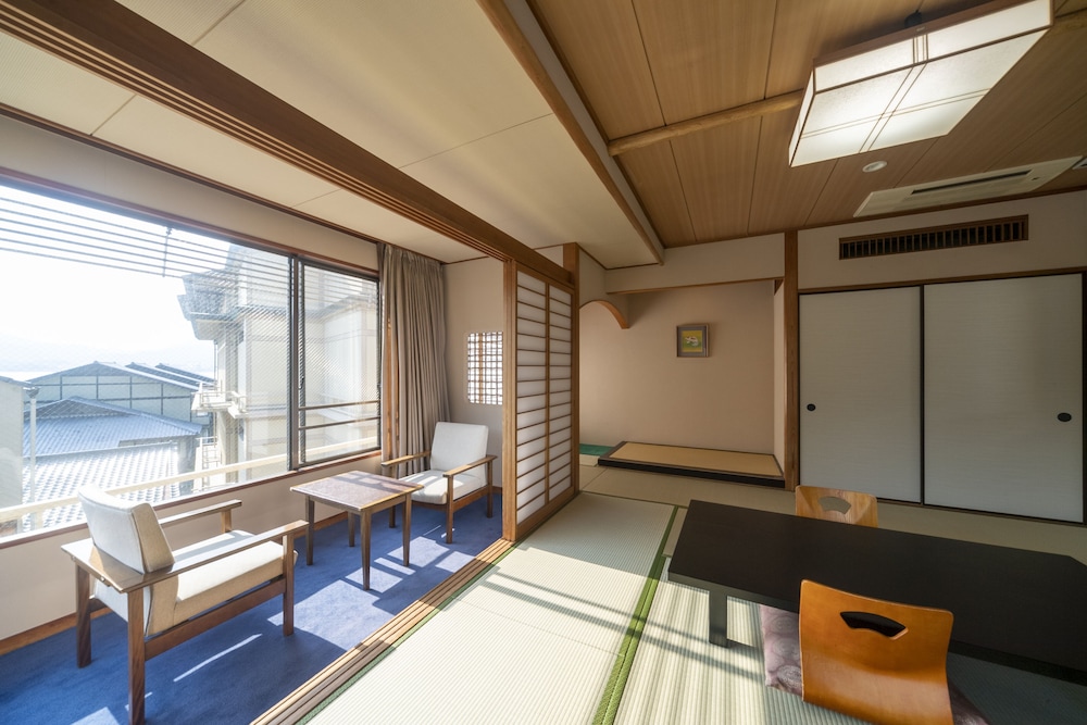 Japanese Style Room, Non Smoking (Townhouse View) [18 sqm] photo 2