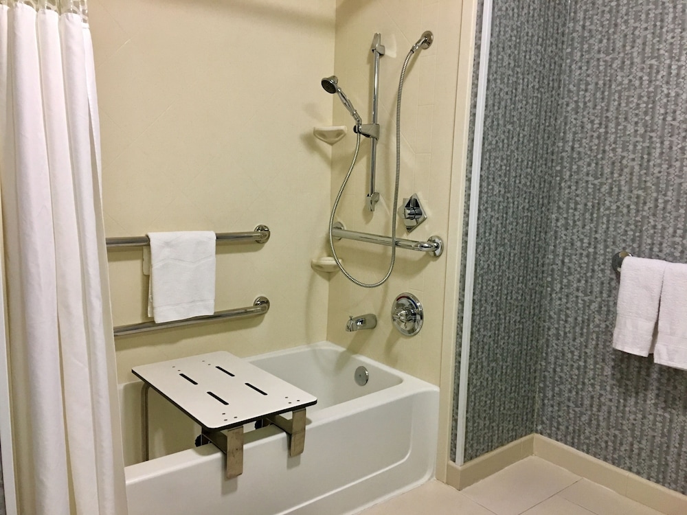 Room, 1 King Bed, Accessible, Non Smoking - Photo 2