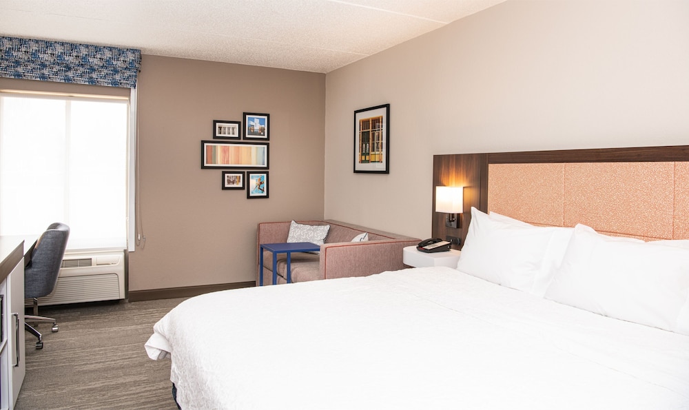 Standard Room, 1 King Bed, Non Smoking - Photo 2