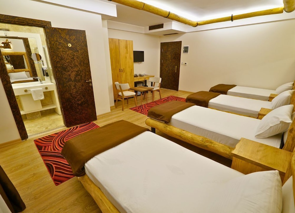 Family Quadruple Room photo 3