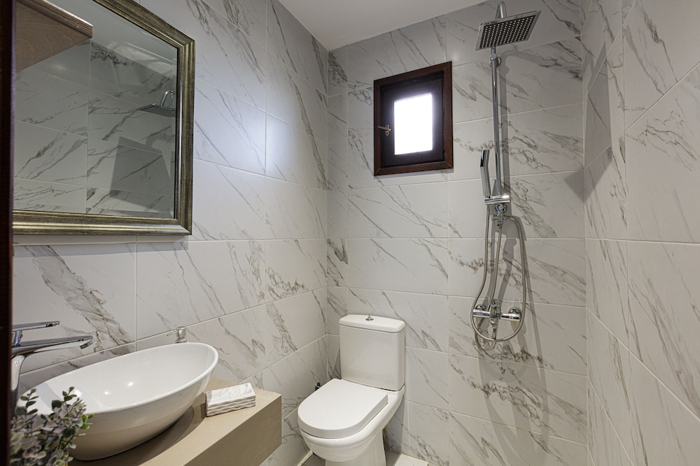 Two Bedroom Apartment with Side Sea View photo 2