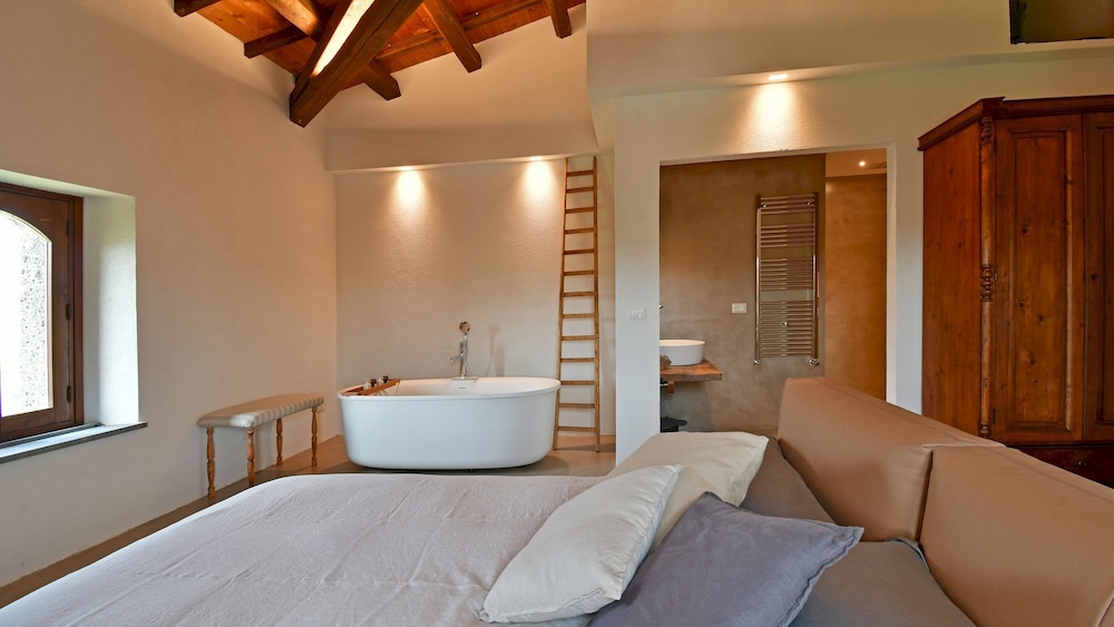 Villa photo 1