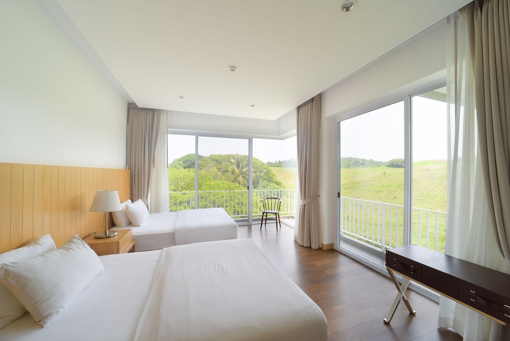 Suite with Creek View