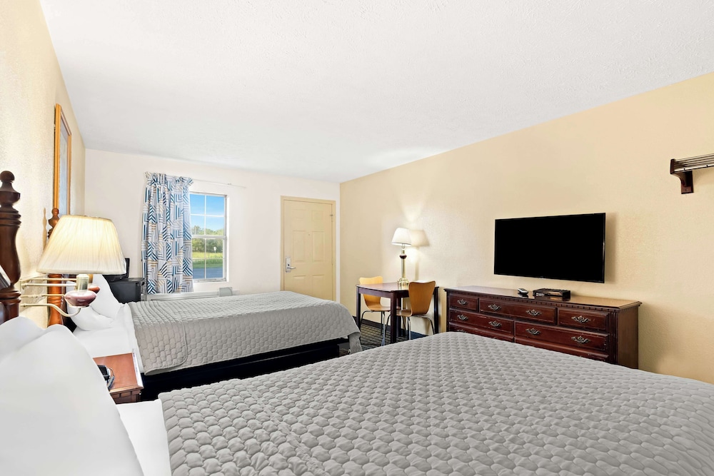 Room, 2 Double Beds photo 3