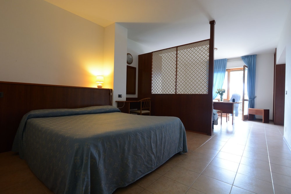 Superior Quadruple Room, 1 Bedroom, Pool View