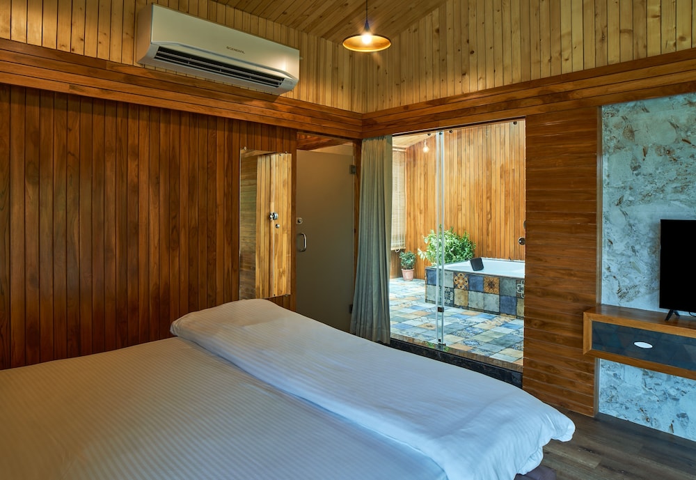 Premium Tree House, Pool View photo 3