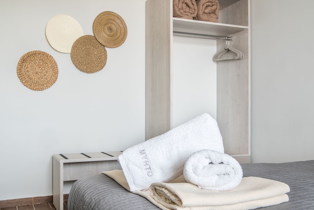 Economy Triple Room - Photo 8