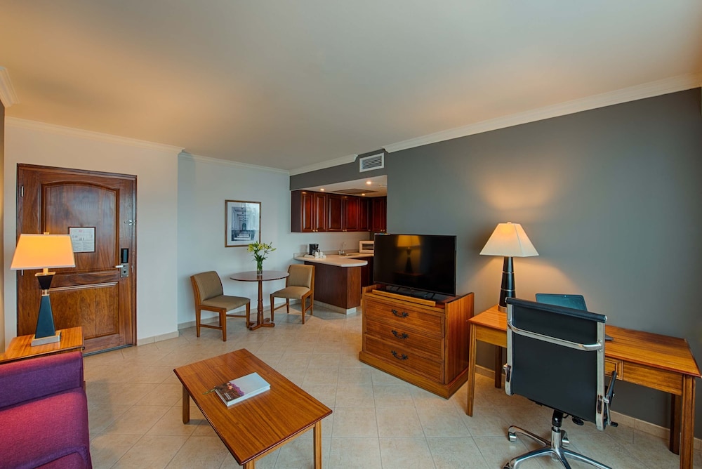 Suite, 1 Bedroom, Balcony - Photo 1