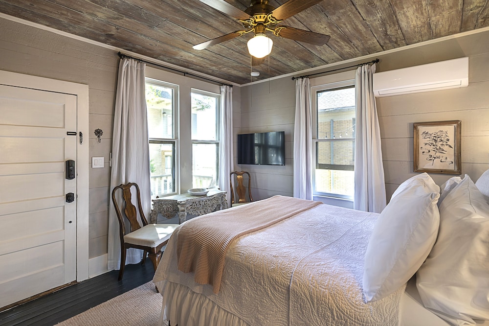 Room, Private Bathroom (Katy Tower) photo 1