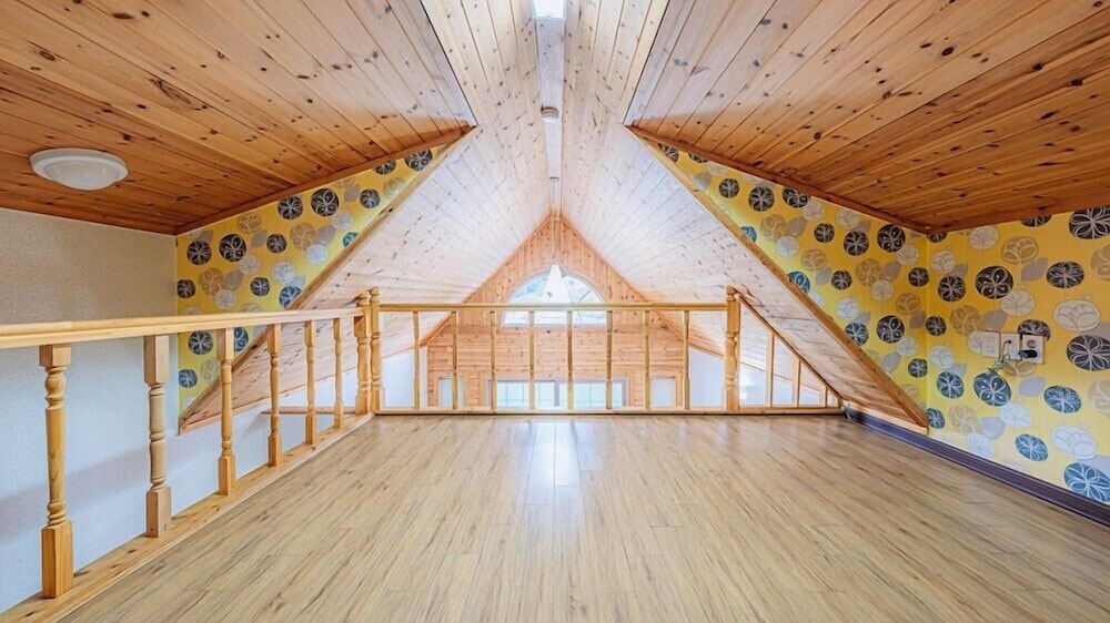 Room (Swiss E) - Photo 7