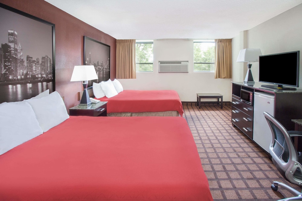 Room, 2 Queen Beds, Non Smoking - Photo 2