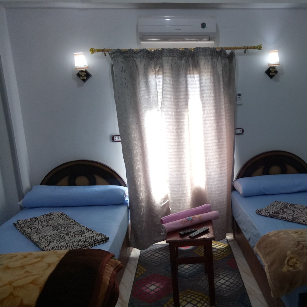 Double Room, 2 Twin Beds, Smoking photo 1