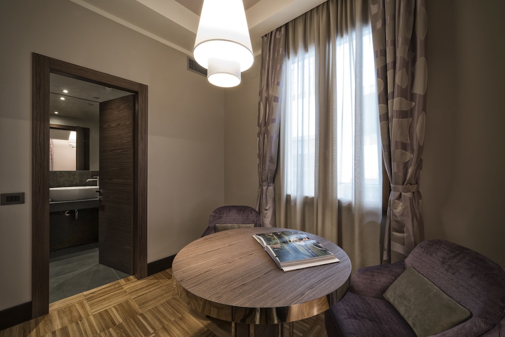Deluxe Suite, City View photo 3