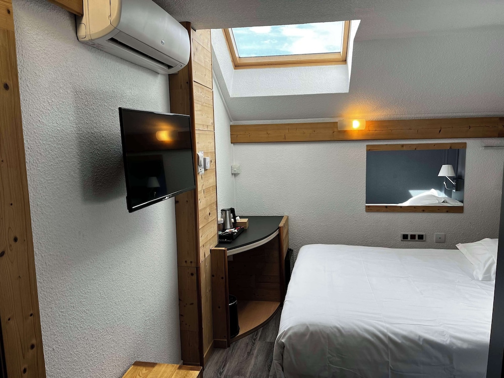 Economy Room, 1 Queen Bed, Non Smoking (Small Room)