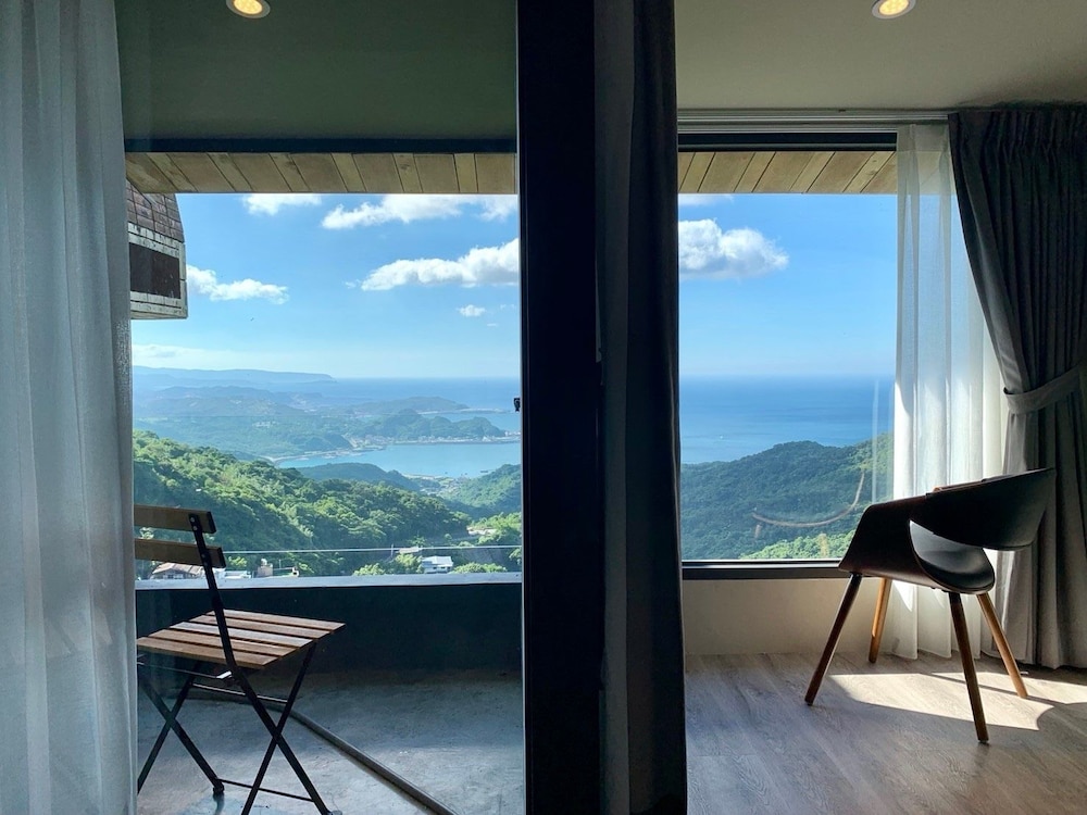 Premier Double Room, 1 Bedroom, Balcony, Sea Facing photo 1