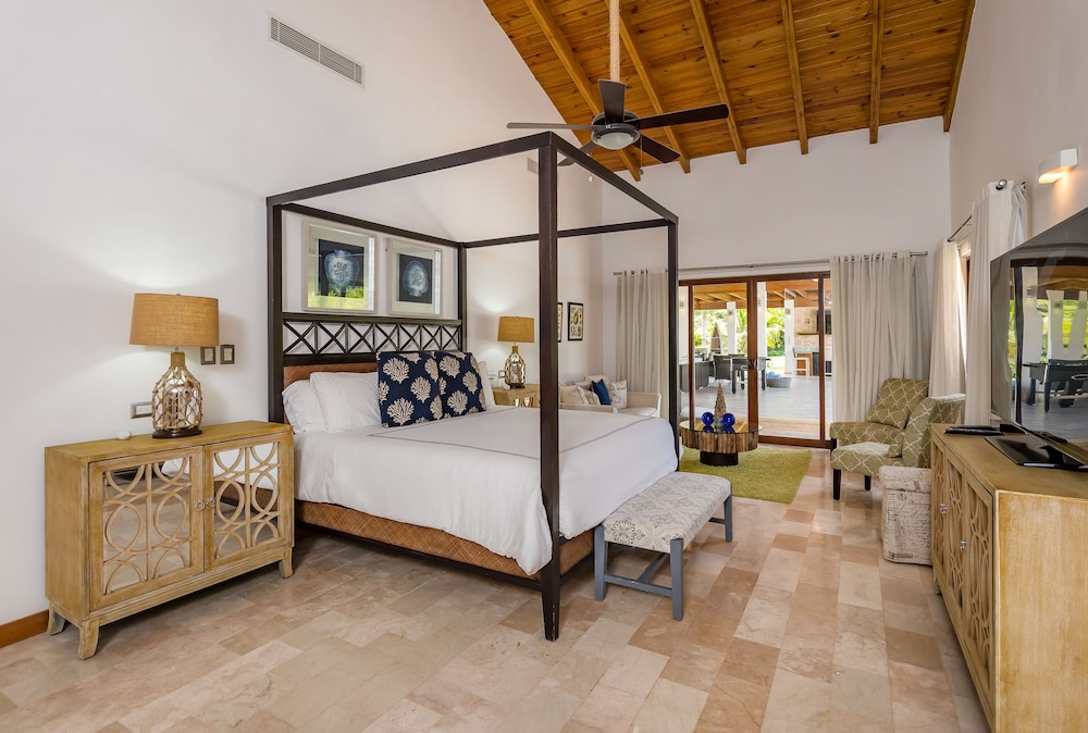 Luxury Villa photo 1