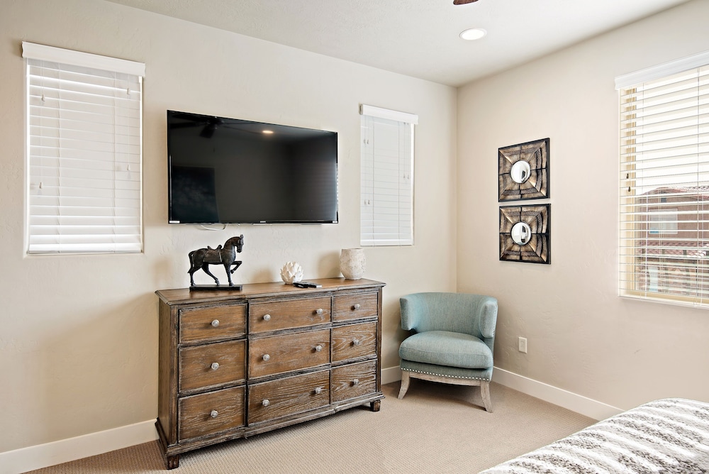 House, 4 Bedrooms photo 1