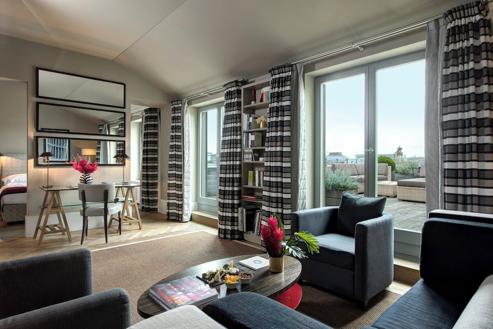 Suite, 1 Bedroom, Terrace - Photo 1