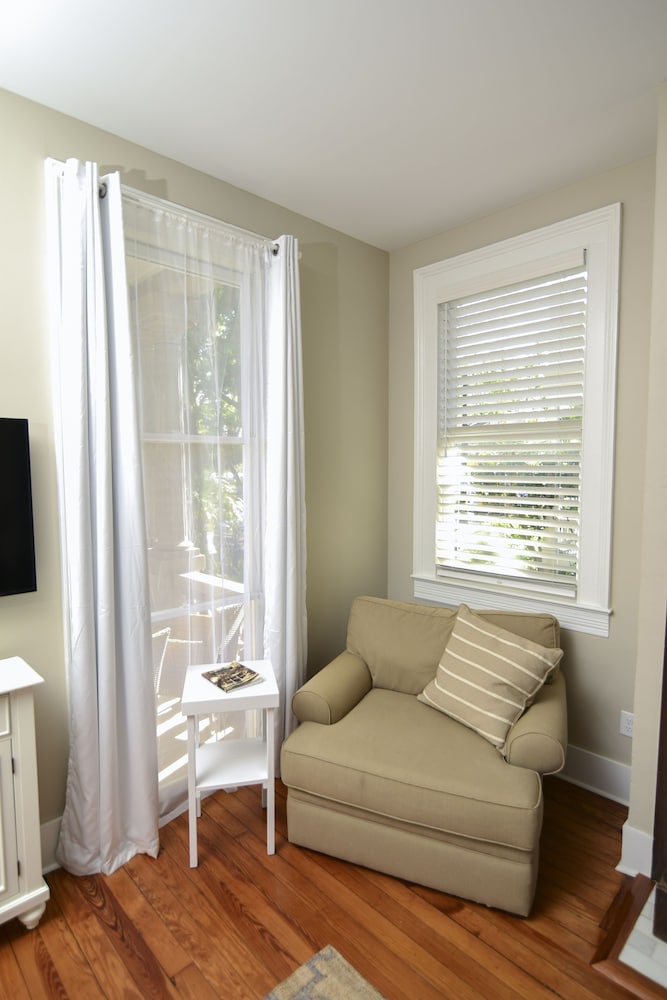 Luxury Room, 1 King Bed, River View, Ground Floor