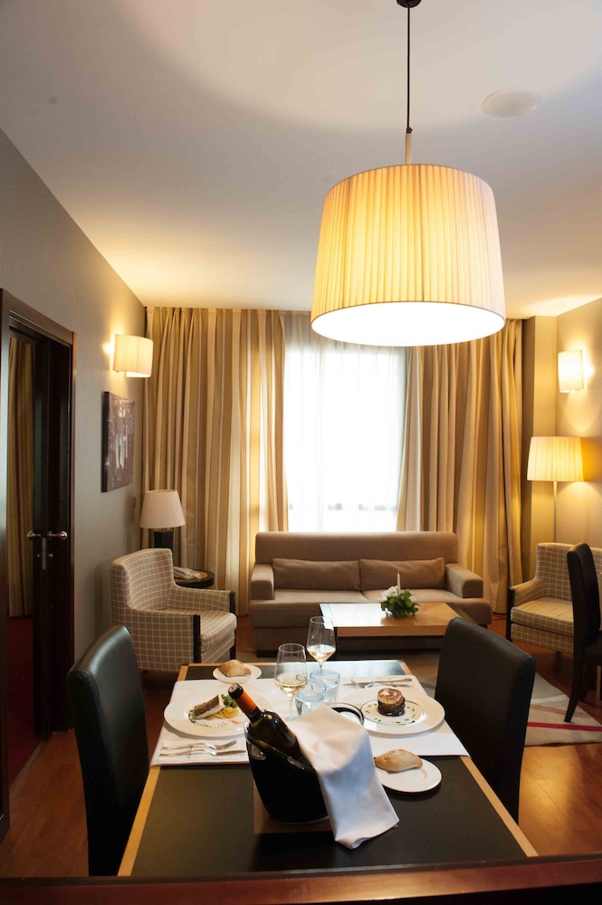 Suite (6)