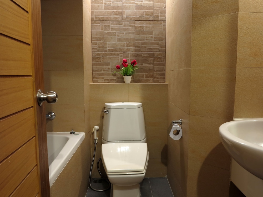 Deluxe Room, Pool Access photo 3