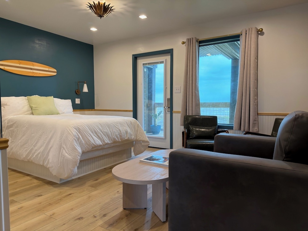 Design Suite, Mobility Accessible, Ocean View photo 2